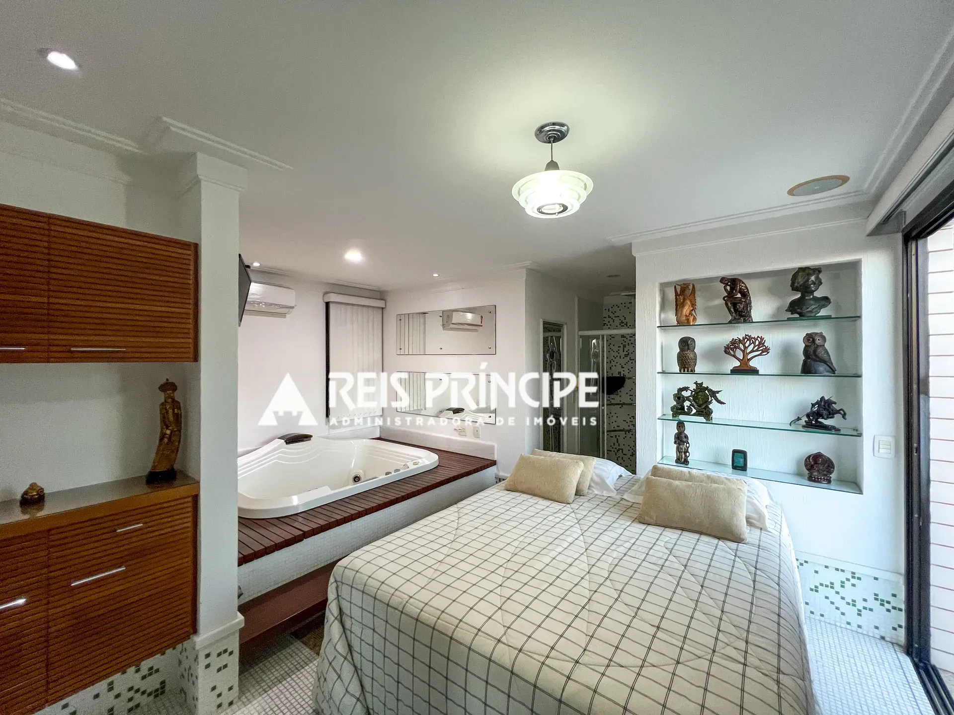 Furnished apartment with 5 bedrooms and a balcony — photo 29