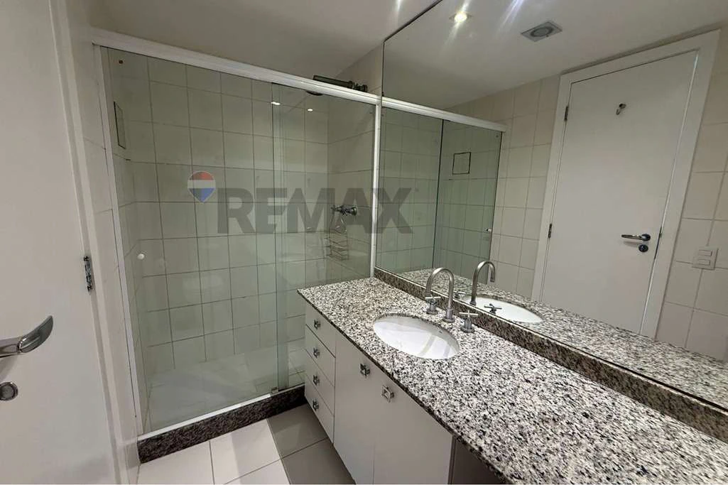 Apartamento reformado de 98 m² com varanda fechada — photo 29