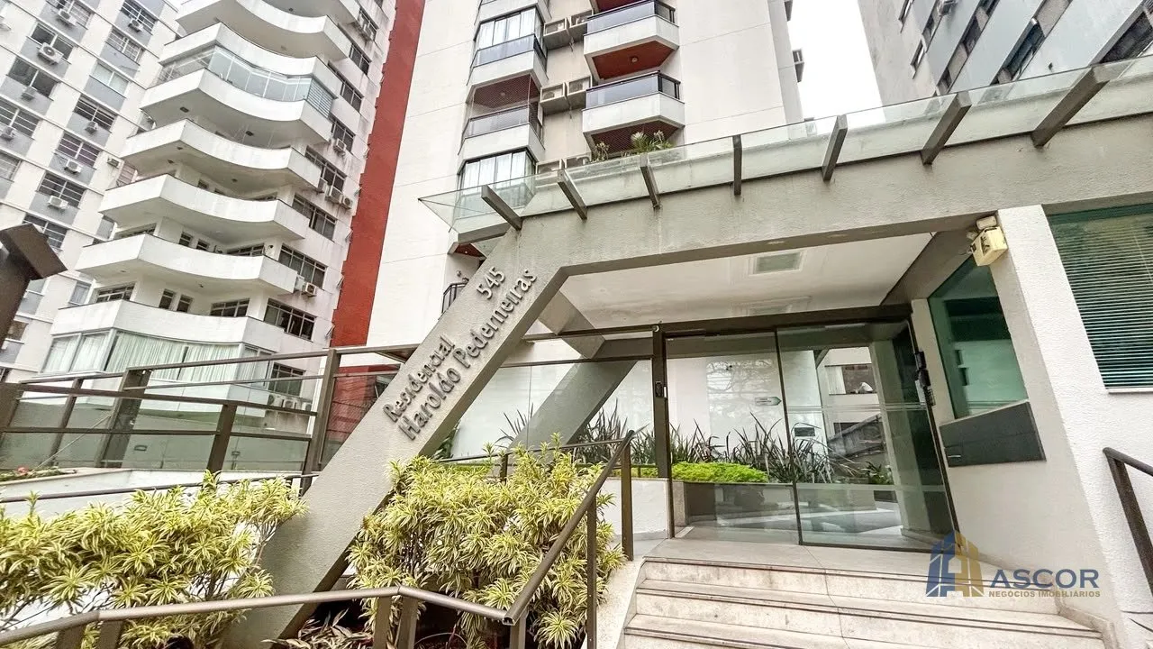 3-bedroom apartment with a bathtub in Florianópolis — photo 37