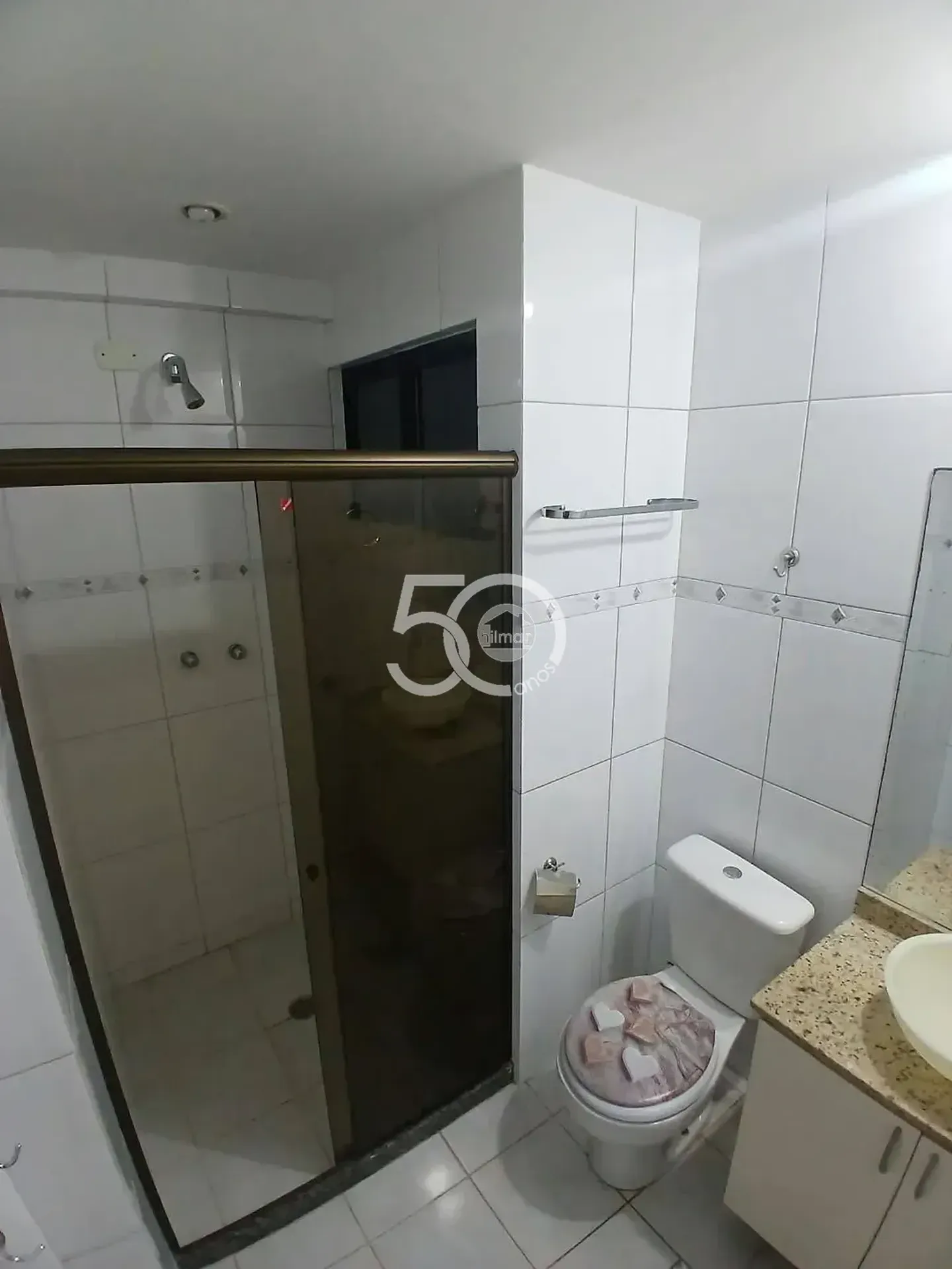 98 m² apartment with 3 bedrooms and 2 garage spaces — photo 37