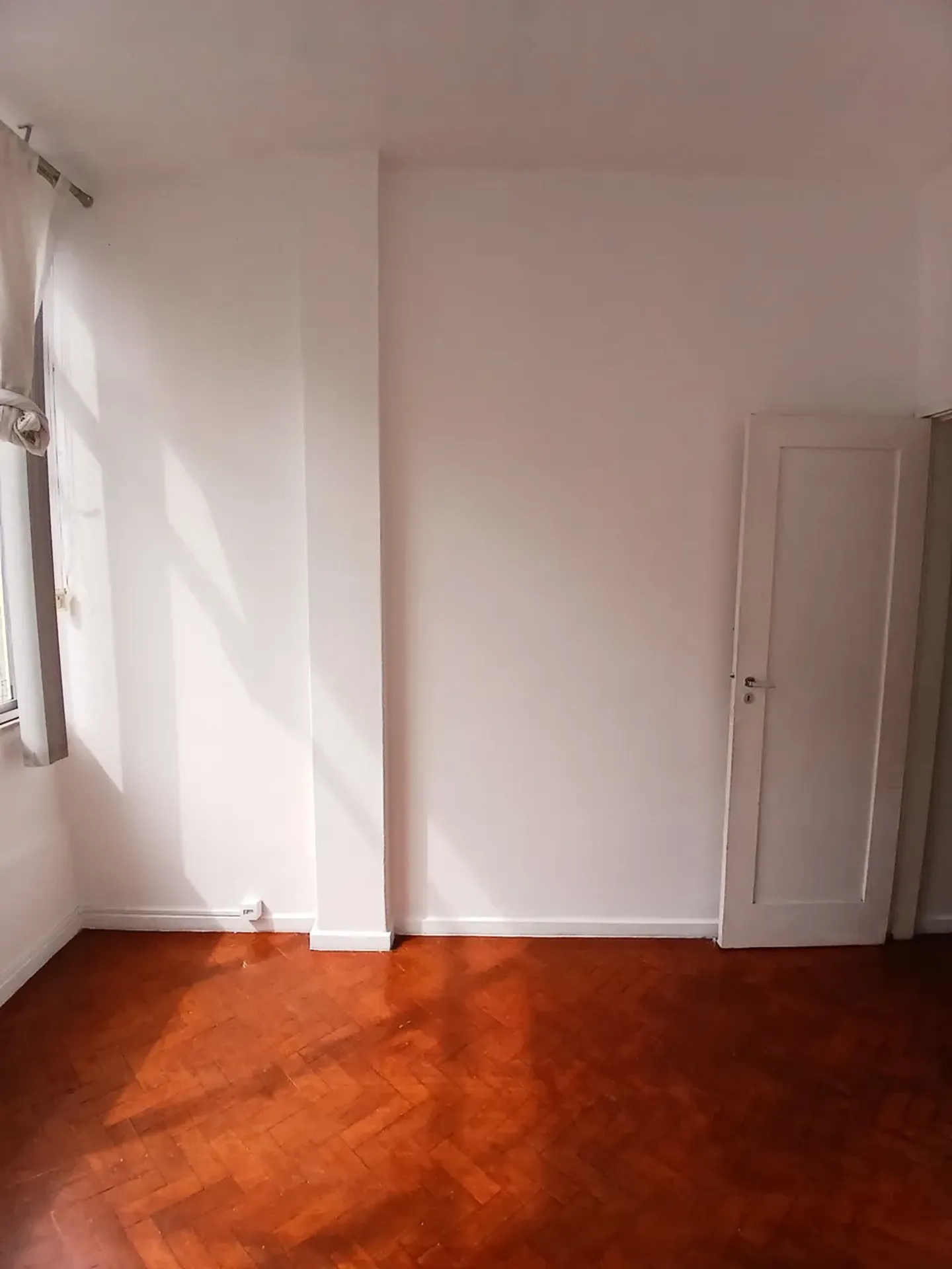 Departamento de 1 dormitorio con piso de madera o laminado — photo 10