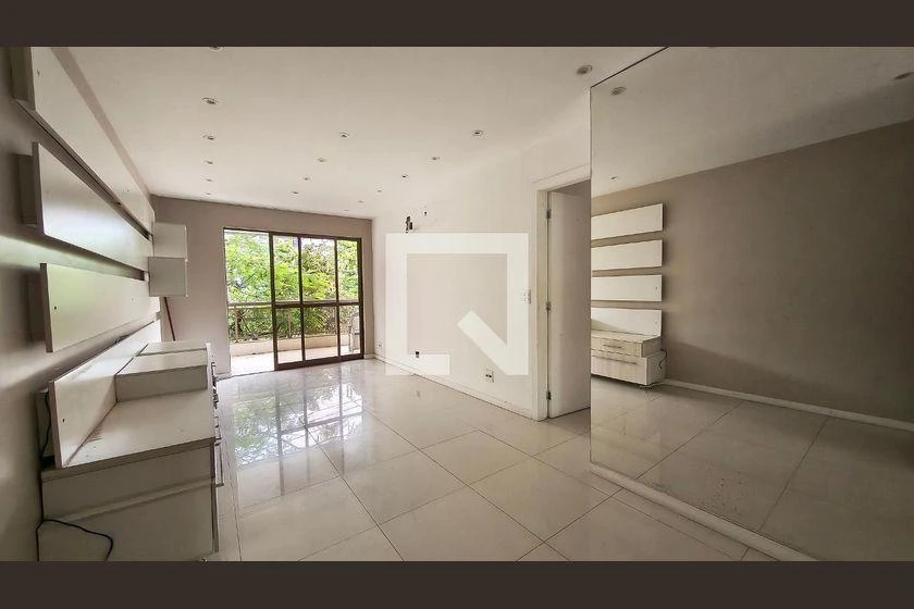 3-bedroom rental apartment with a balcony