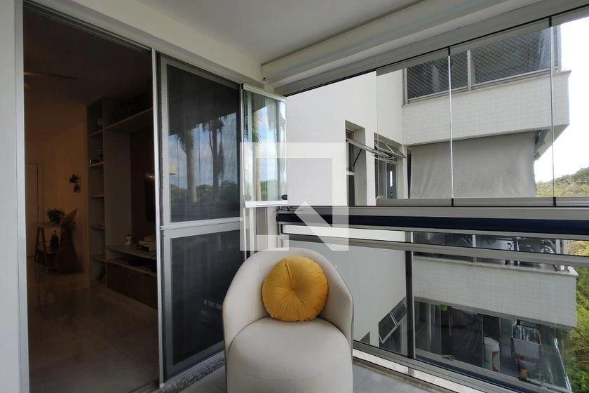 3-bedroom apartment with a walk-in closet — photo 10