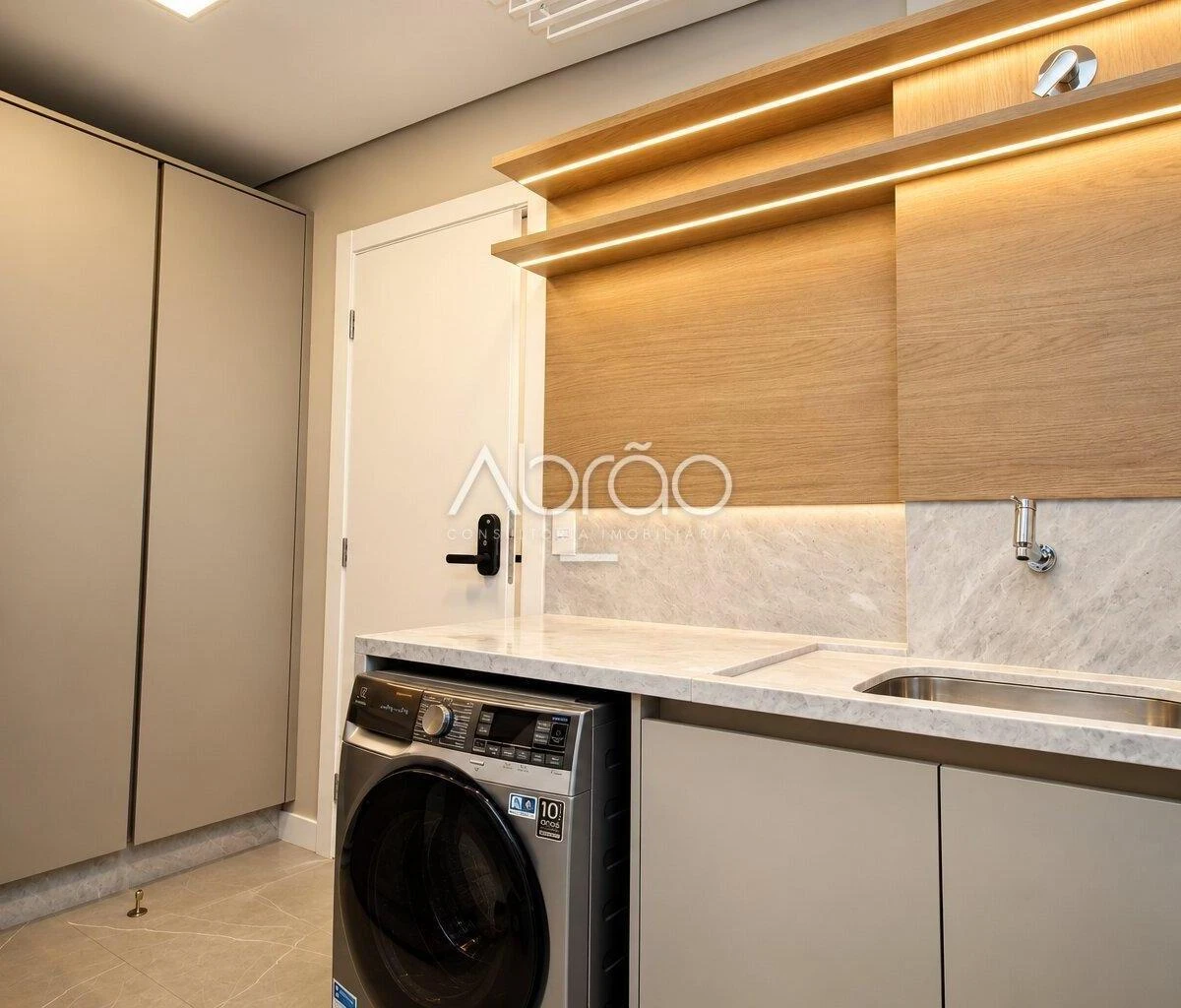 3-bedroom apartment with floor-to-ceiling windows — photo 27