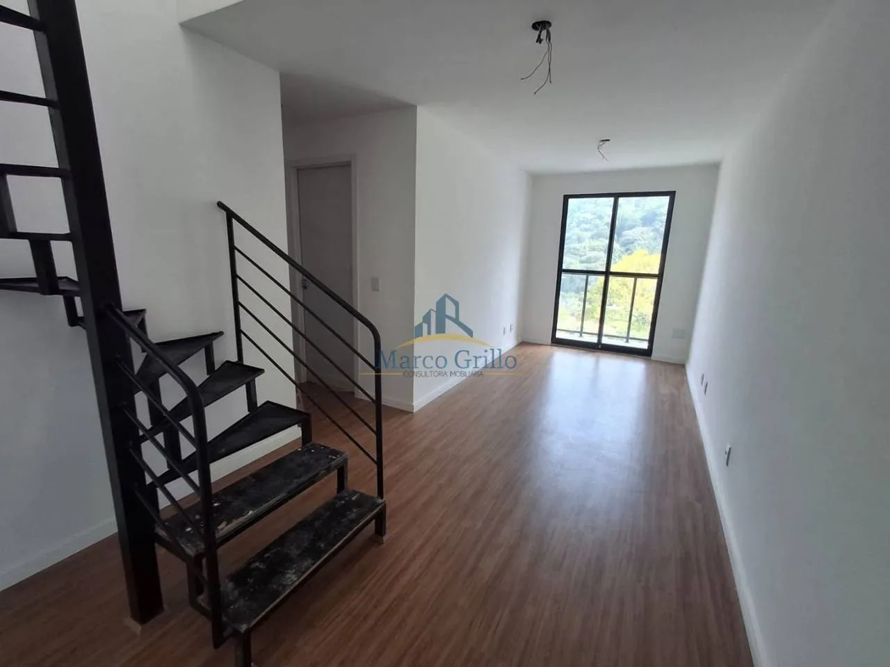 Apartment with balcony and mountain views — photo 7