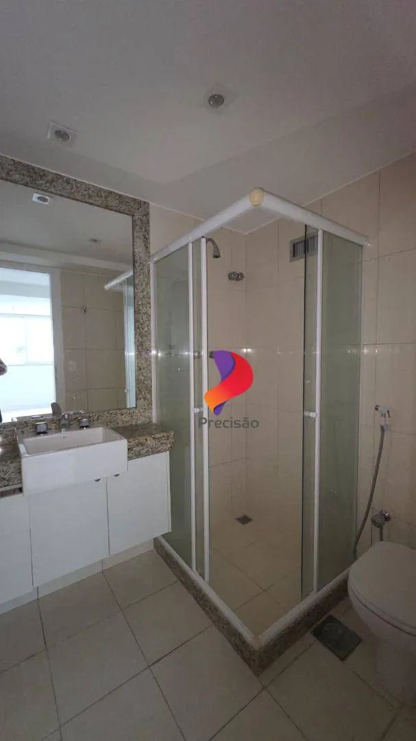 Apartment with enclosed balcony and 4 bedrooms — photo 33