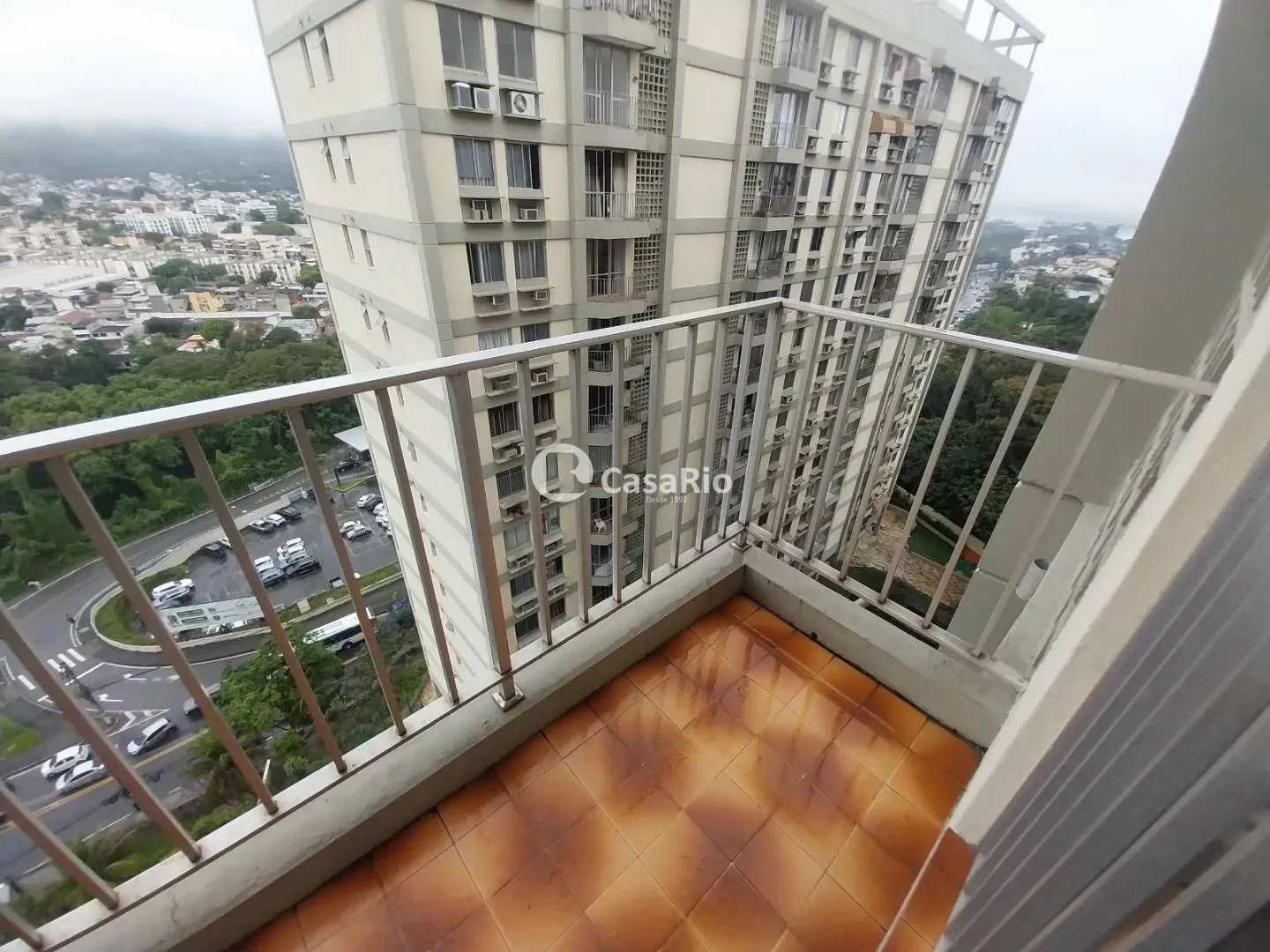 2-bedroom apartment with wood or laminate floors — photo 6