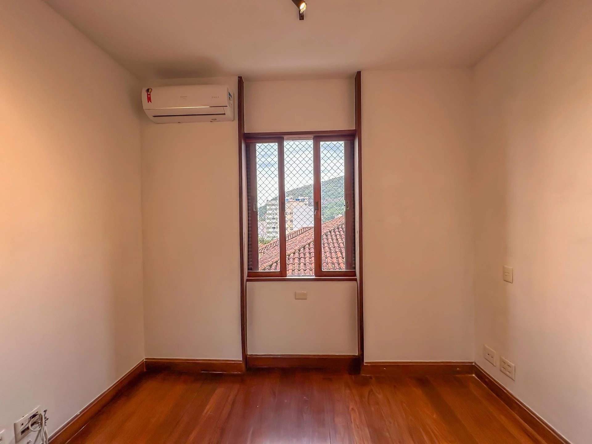 Apartment, 275 m², with a glass-enclosed balcony — photo 74