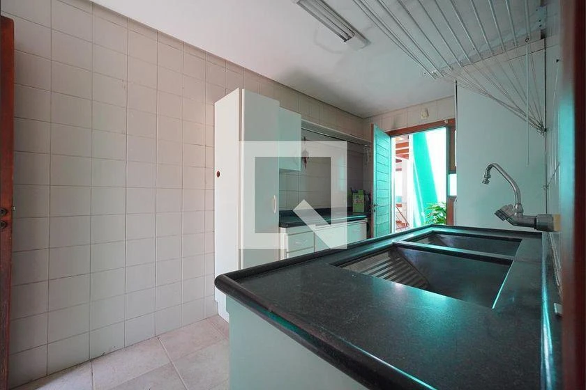 Панорамные окна и 7 спален: дом 700 м² — photo 37