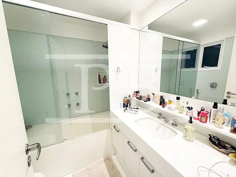 Apartamento de 3 dormitórios com 240 m² e 3 vagas — photo 21