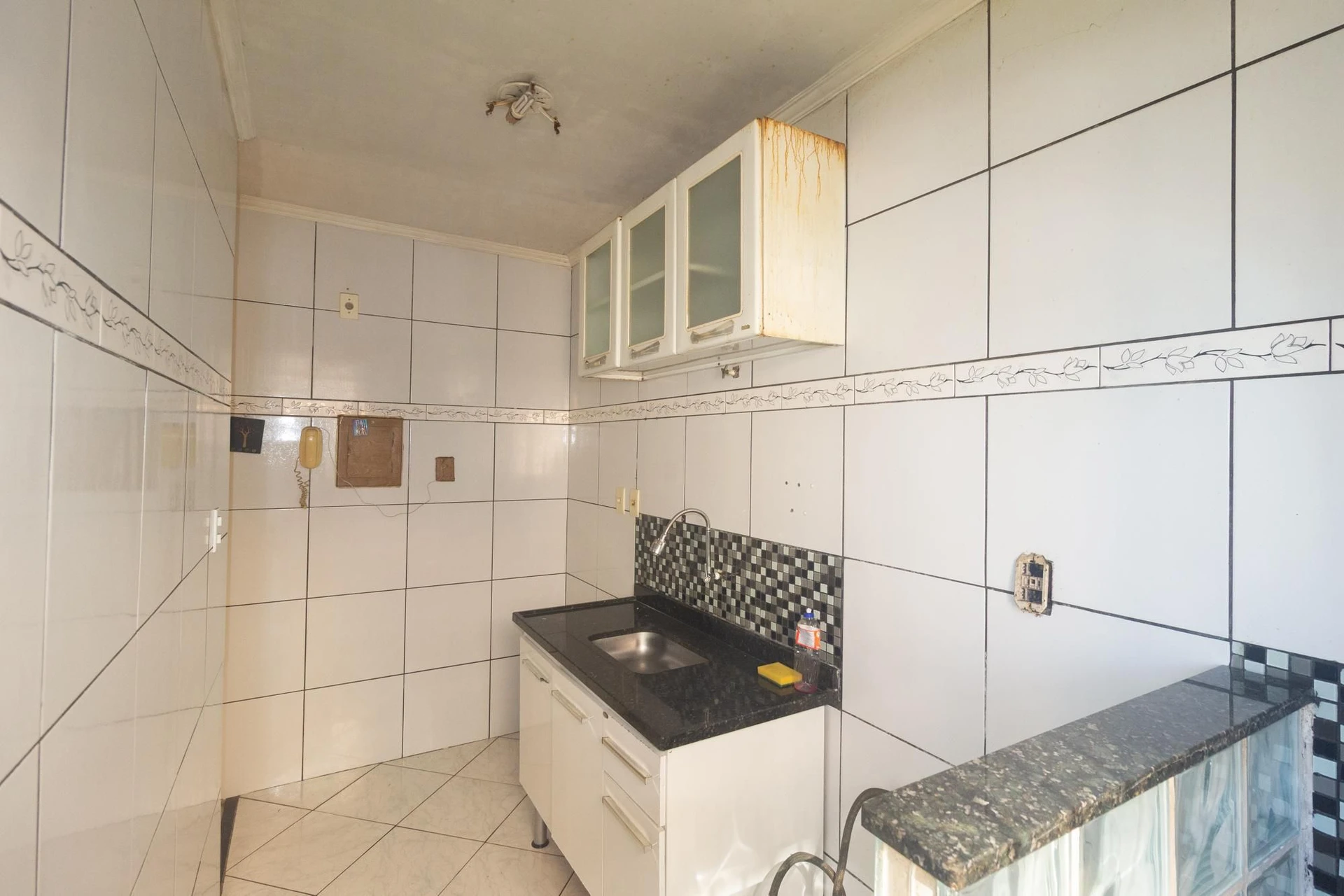Unfurnished apartment with 2 bedrooms and a separate kitchen — photo 21
