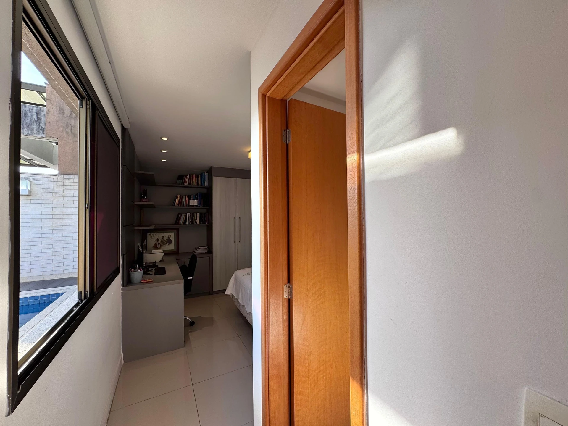 4-bedroom apartment with a glass-enclosed balcony — photo 70