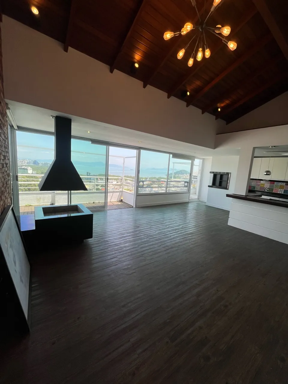3-bedroom apartment in a building with a gym — photo 5