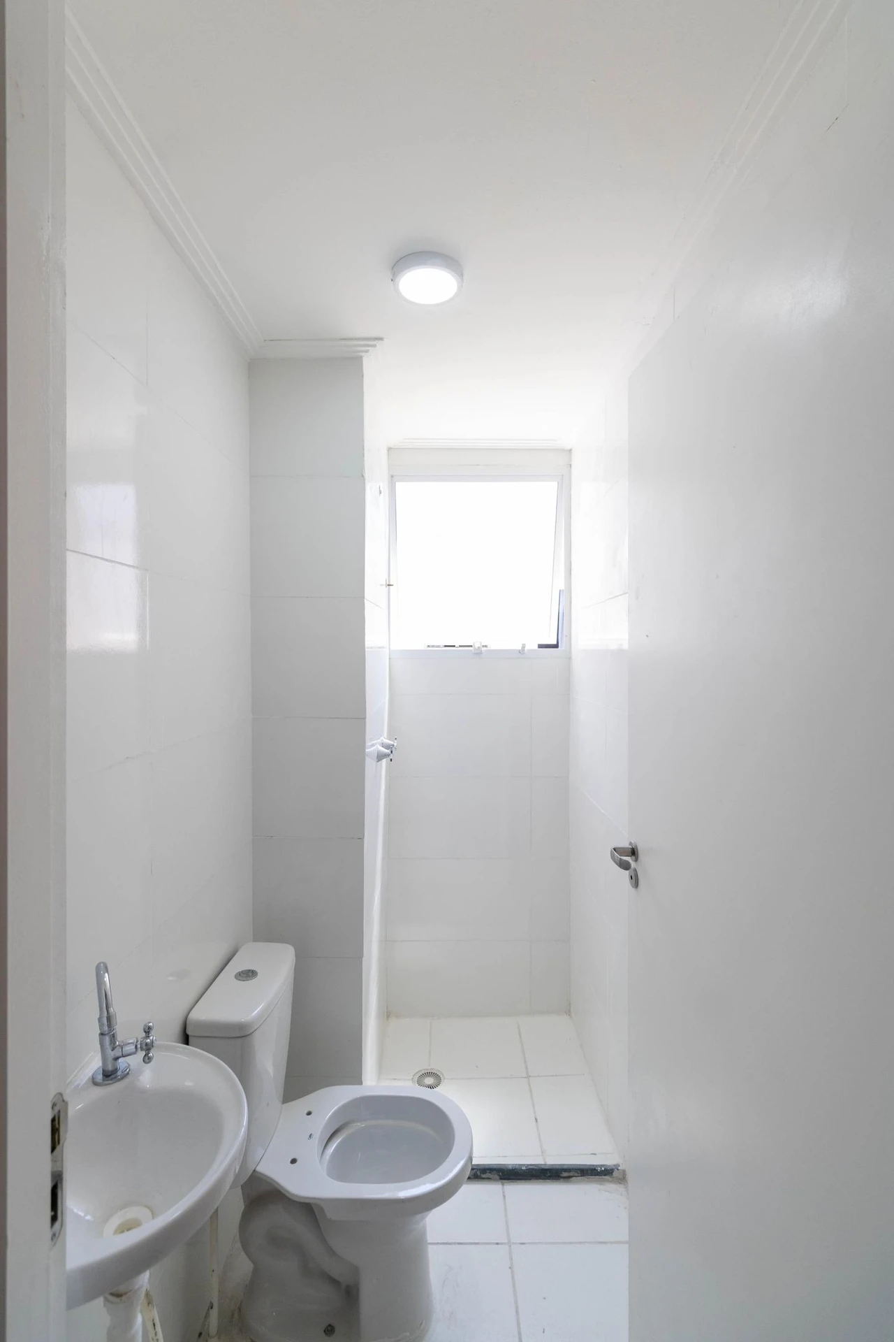 Glass-enclosed balcony in a 2-bedroom apartment, 44 m² — photo 2