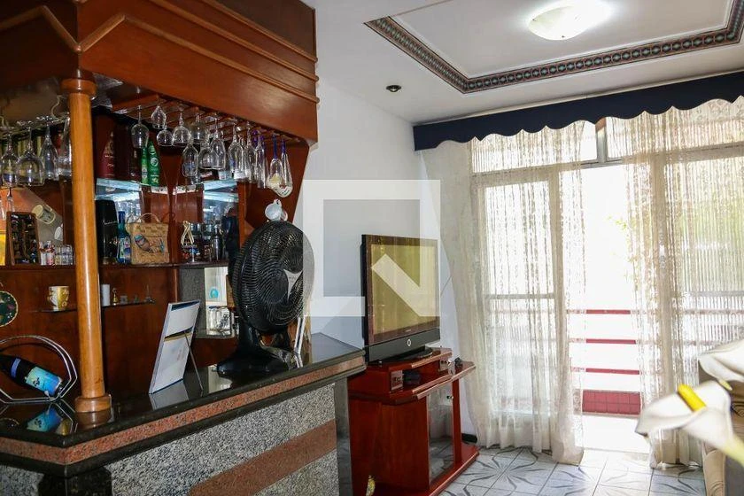 Casa mobiliada com 4 quartos e 550 m² com ar-condicionado