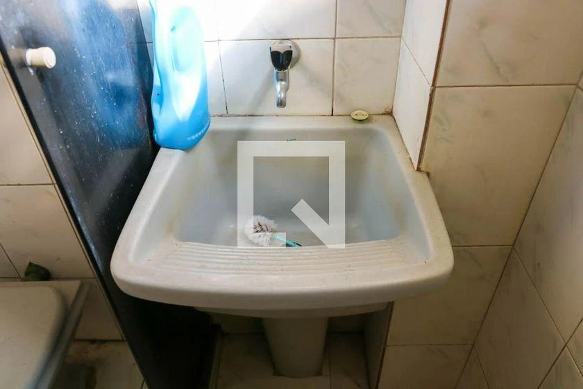 2-bedroom apartment with a washing machine