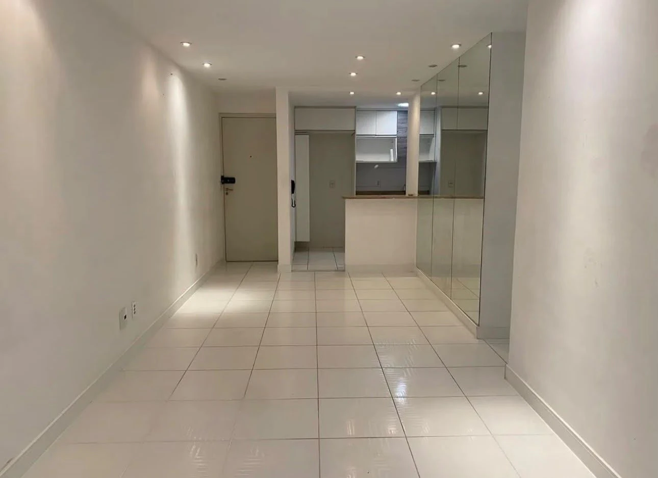Furnished apartment, 80 m², with a glass-enclosed balcony