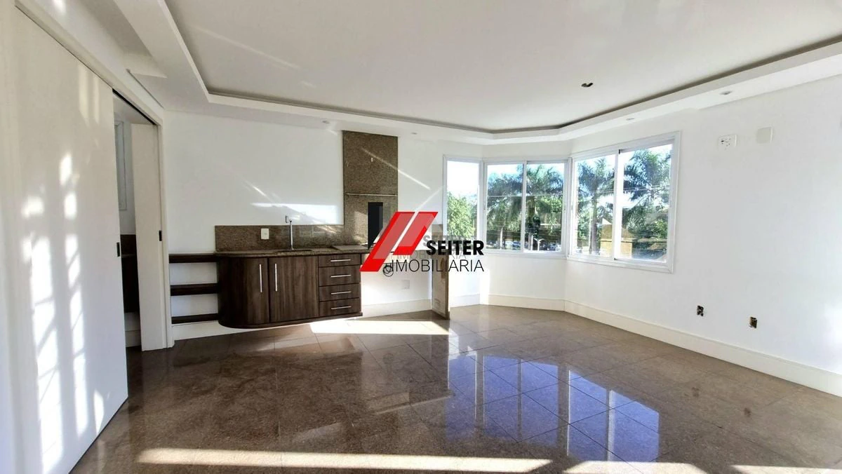 255 m² apartment with a private pool and a bathtub — photo 5