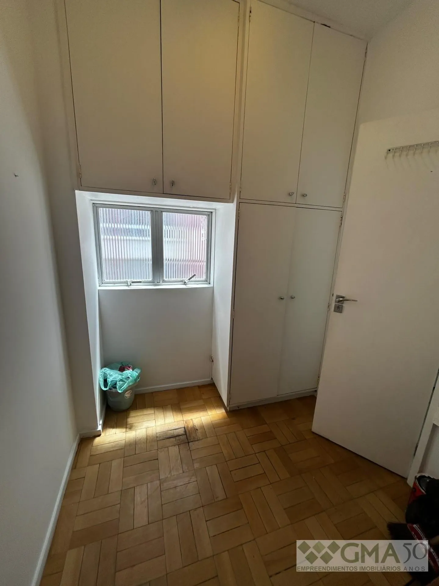 Рабочее место и 2 спальни: квартира 145 м² — photo 38