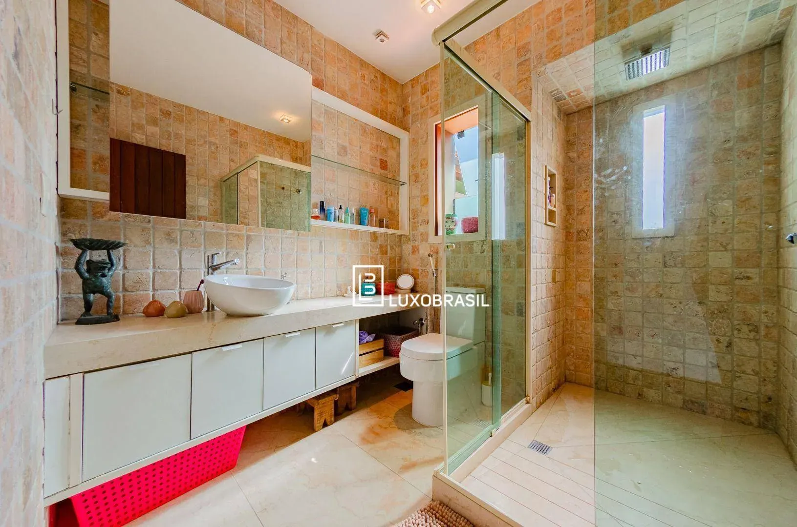 Furnished house with 6 en-suite bedrooms and 9 parking — photo 8