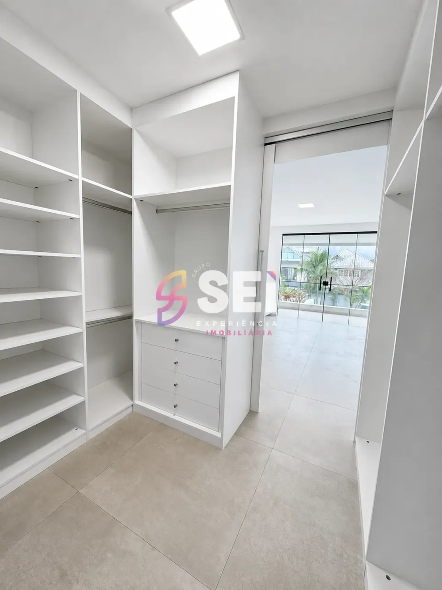 512 m² house with 5 bedrooms and open-plan kitchen — photo 34