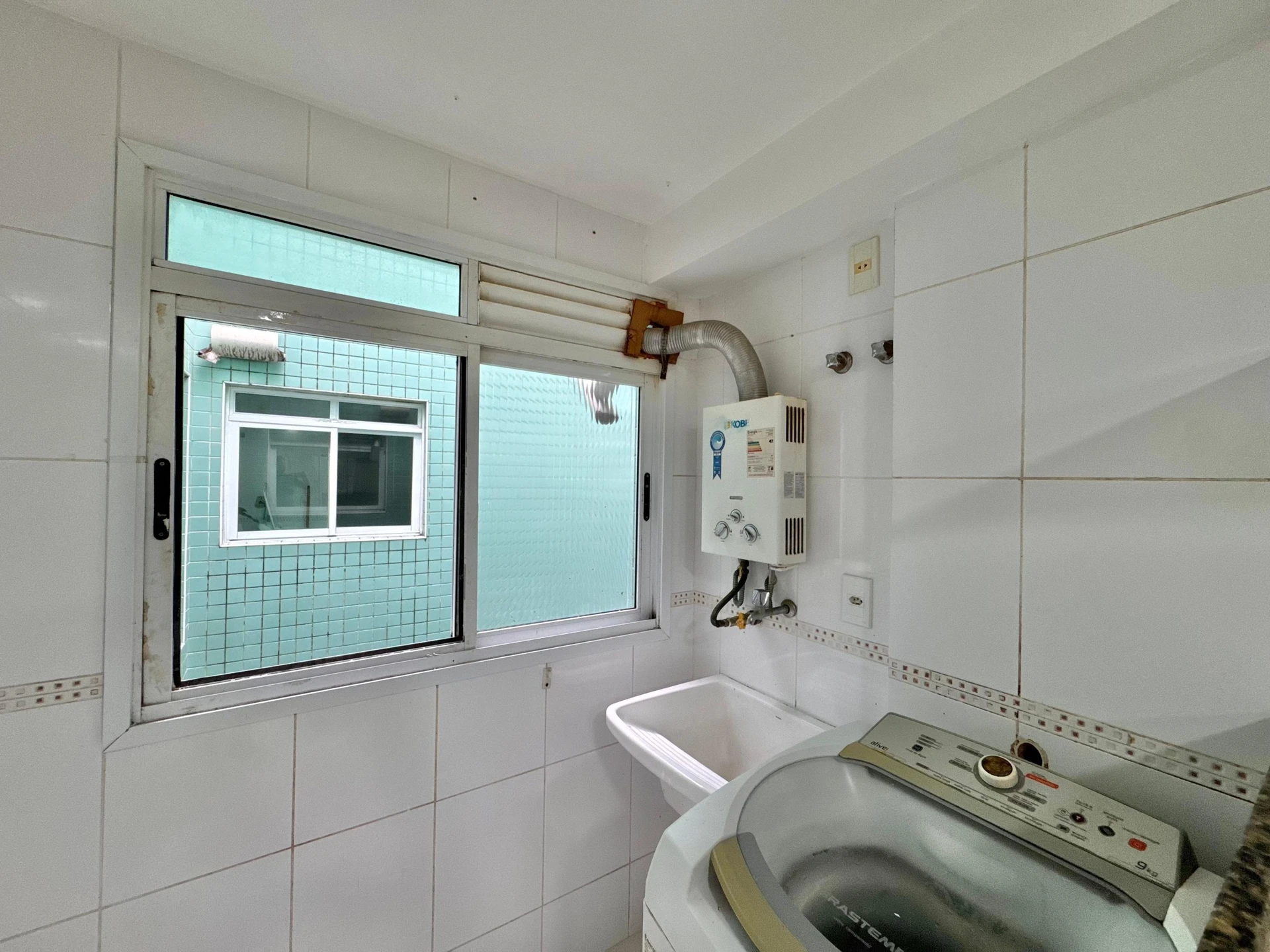 2-bedroom apartment with 2 parking spots and enclosed balcony — photo 39