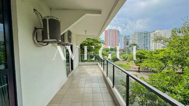 Furnished 180 m² apartment with 2 bedrooms and balcony — photo 21