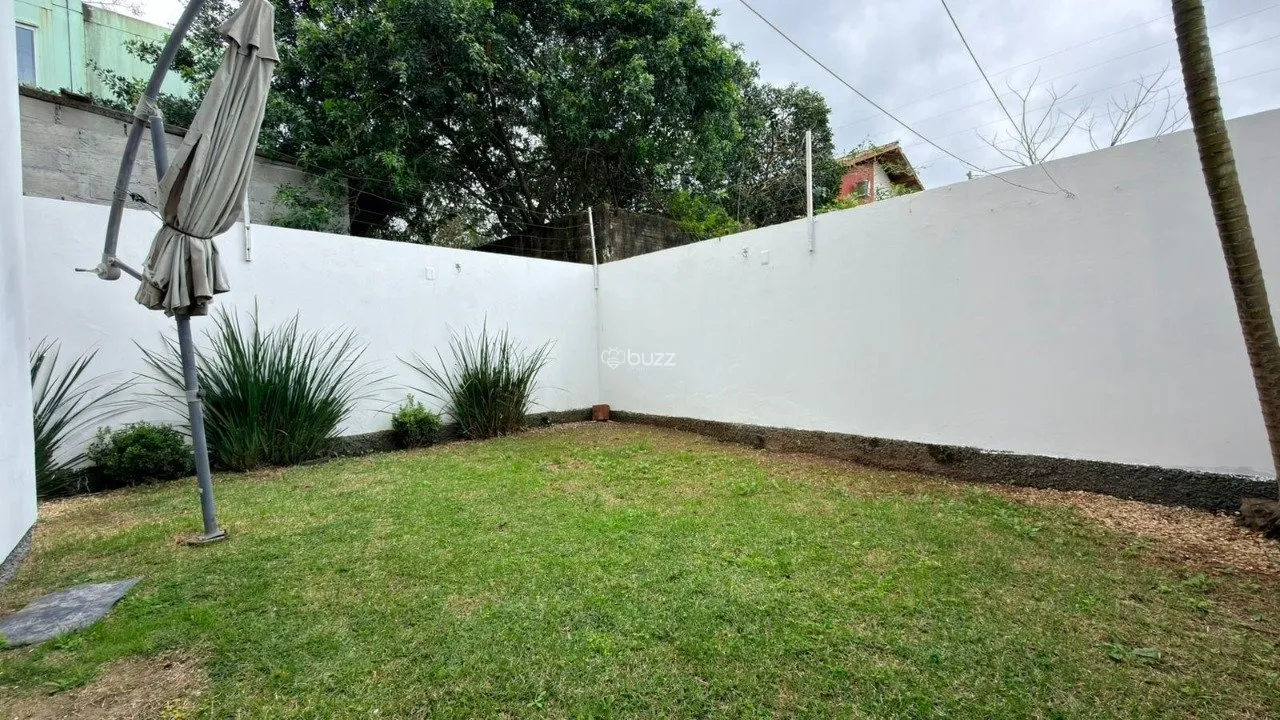 146 m² house with a walk-in closet and a garden — photo 12