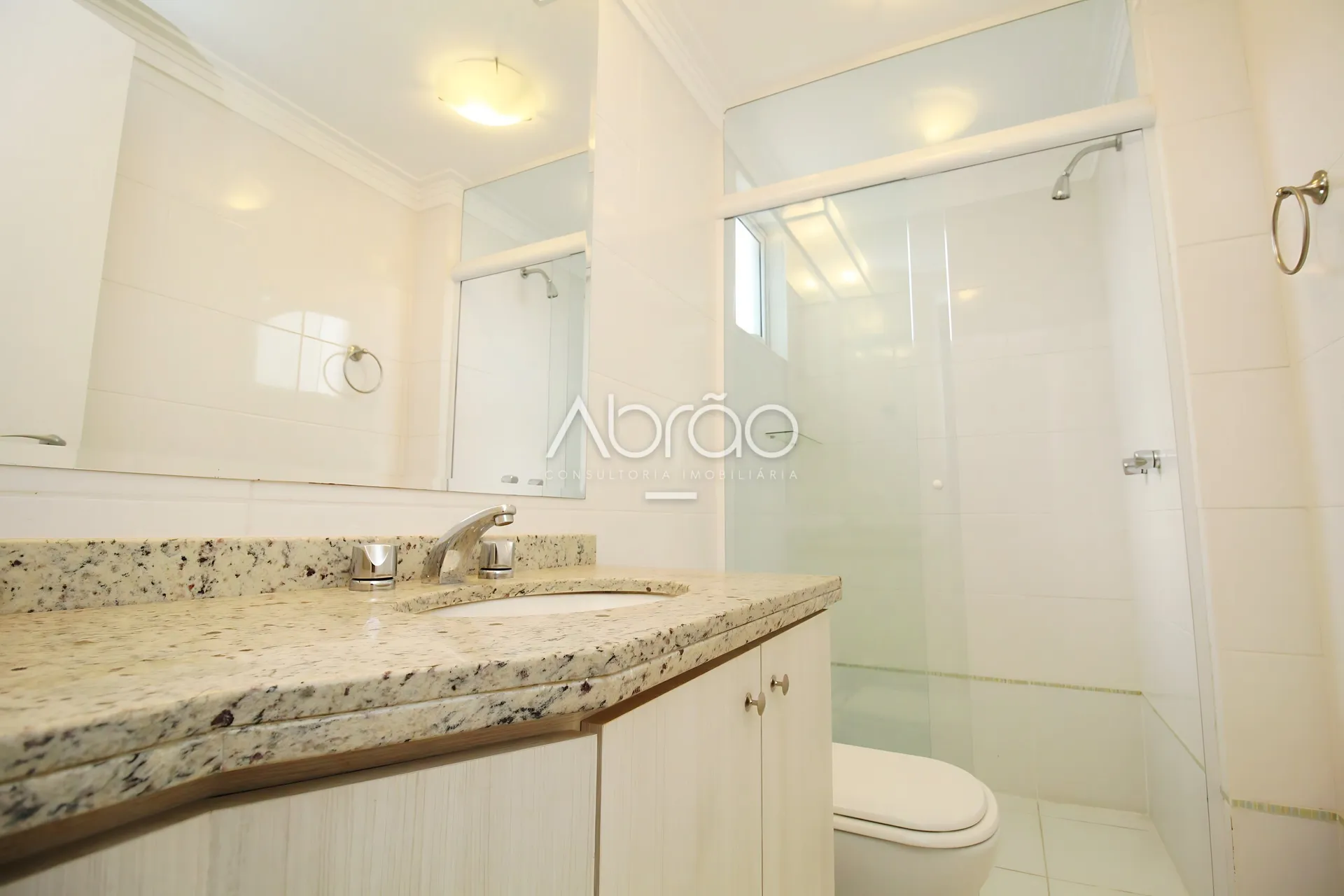 Furnished duplex apartment with 4 suites and 5 baths — photo 33