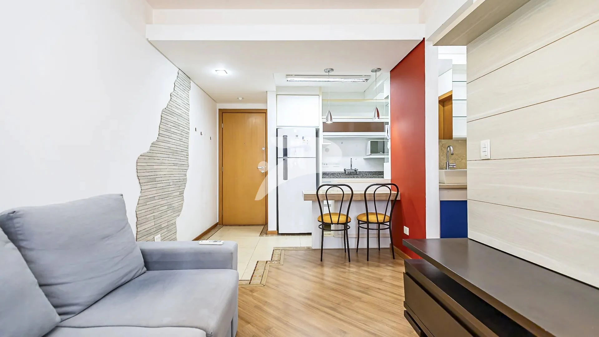 Furnished 1-bedroom apartment with covered parking — photo 13