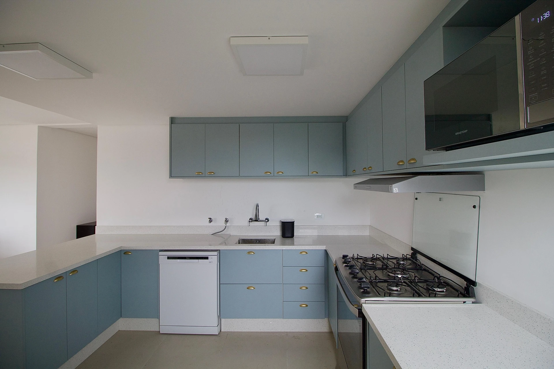 3-bedroom apartment with a dishwasher in Curitiba — photo 16