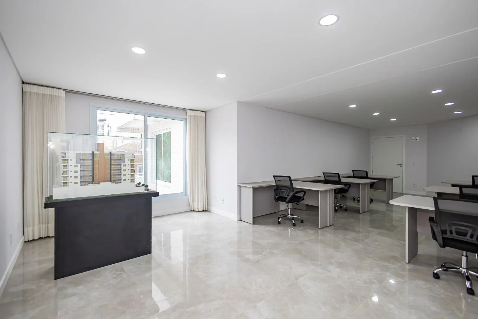Furnished 2-bedroom apartment with 1 parking space — photo 37
