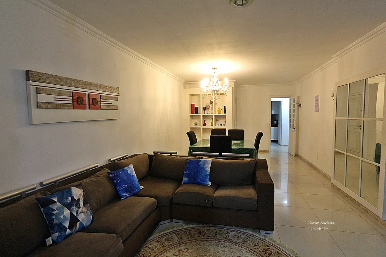 Apartamento con 3 dormitorios y 4 baños con 2 plazas