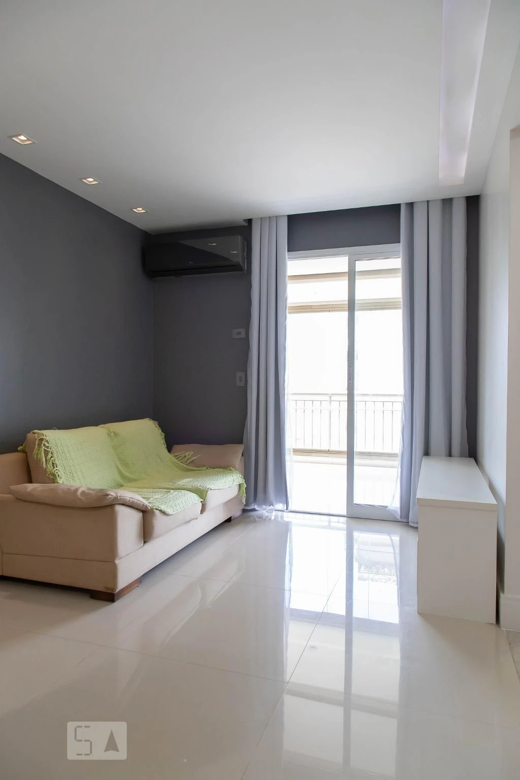 Balcony with a grill in a 2-bedroom apartment, 90 m² — photo 31