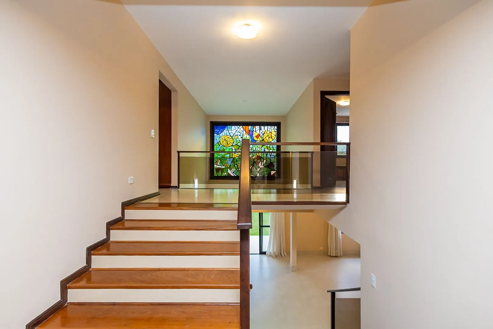 Rental house with 4 bedrooms and 5 bathrooms across 550 m² — photo 40