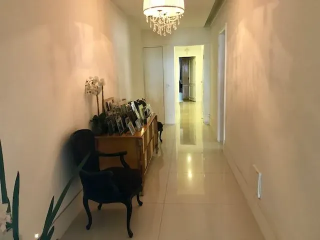 Unfurnished apartment with 3 bedrooms and 5 bathrooms — photo 26