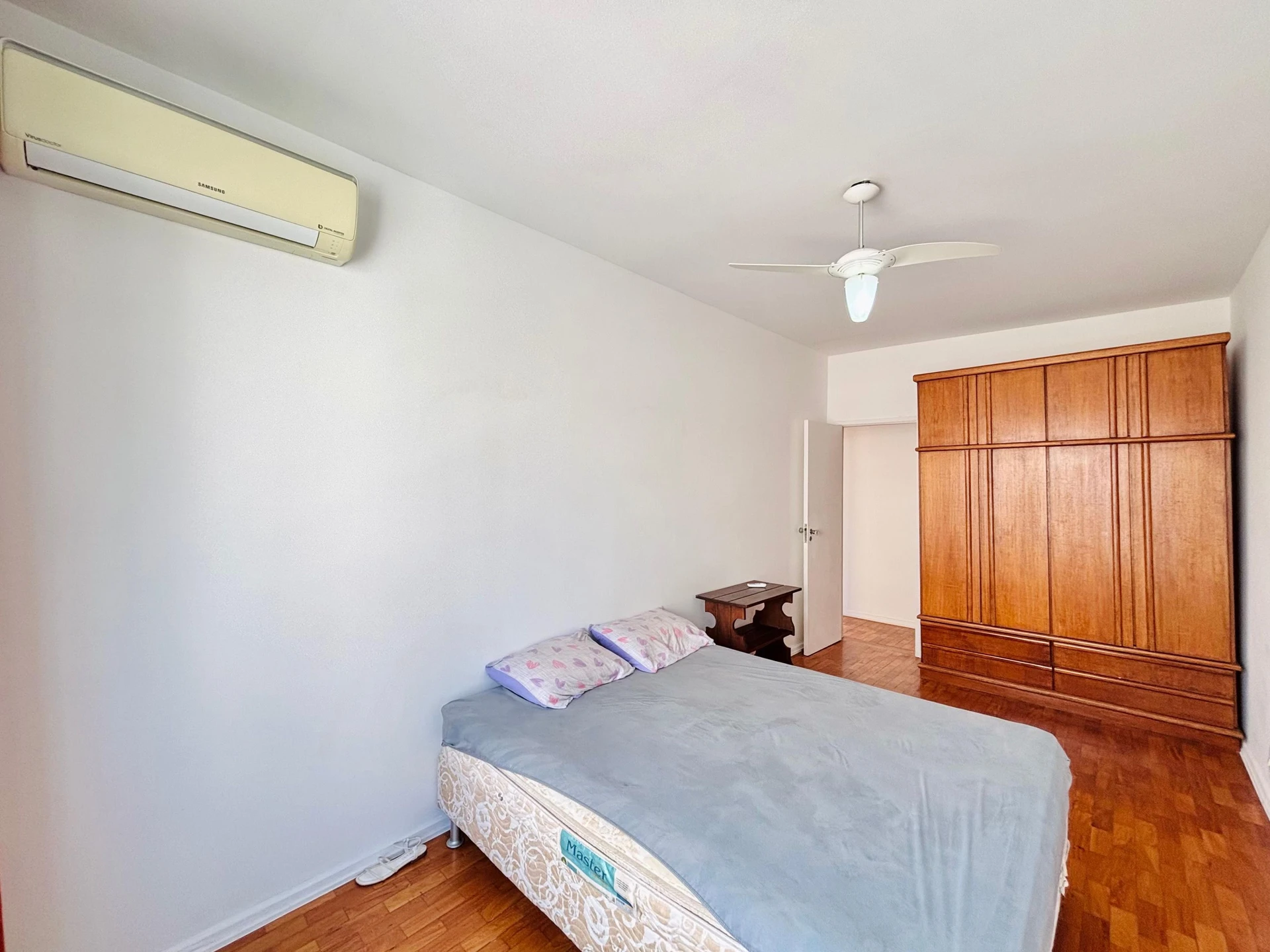 Furnished apartment with a glazed balcony and 3 bedrooms — photo 11