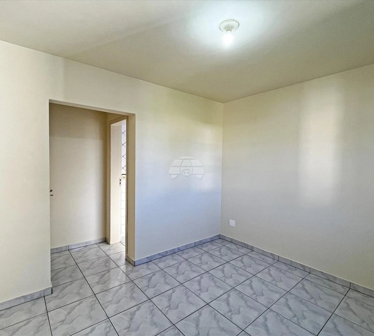 Balcony with a grill in a 3-bedroom apartment, 73 m² — photo 9