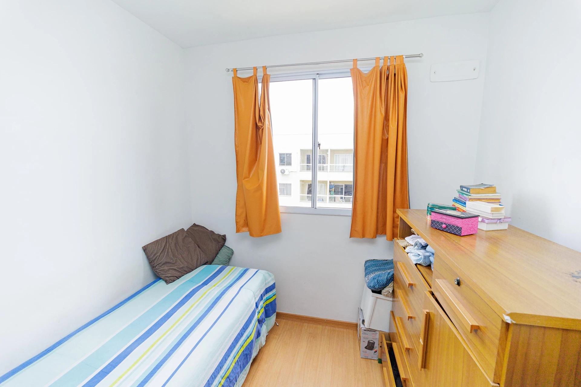 Glass-enclosed balcony in a 2-bedroom apartment, 44 m² — photo 8