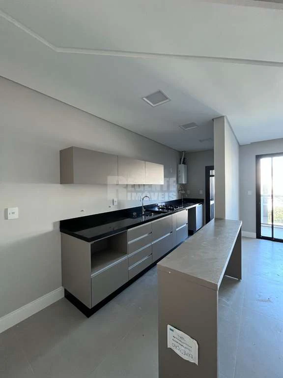 2-bedroom apartment with open-plan gas kitchen — photo 3