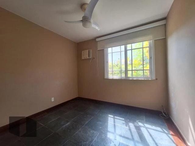 Condominium house with 4 bedrooms and 3 bathrooms — photo 21