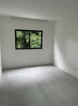 Casa com cozinha fechada e fogão a gás — photo 11