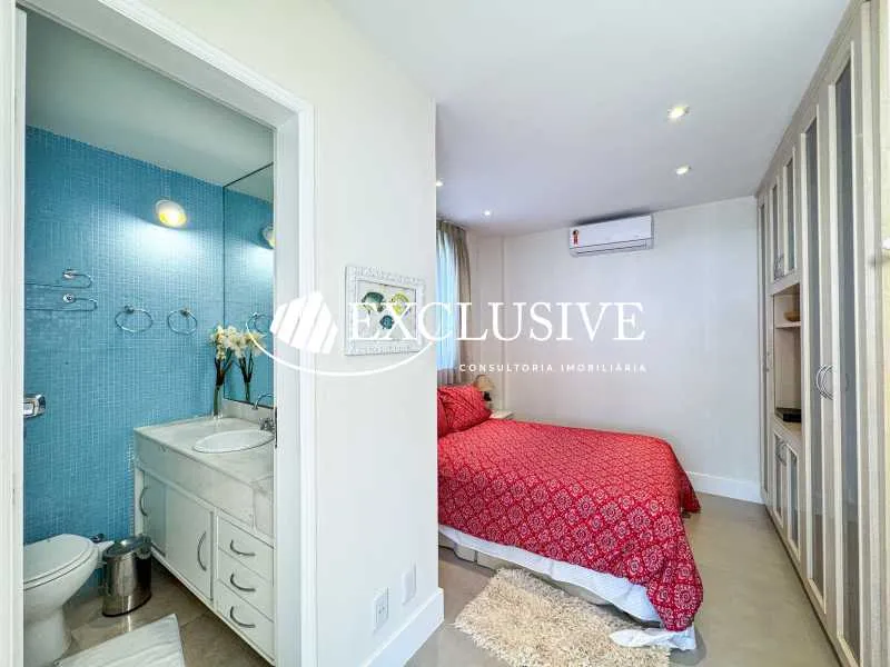 3-bedroom apartment in a building with a pool — photo 4
