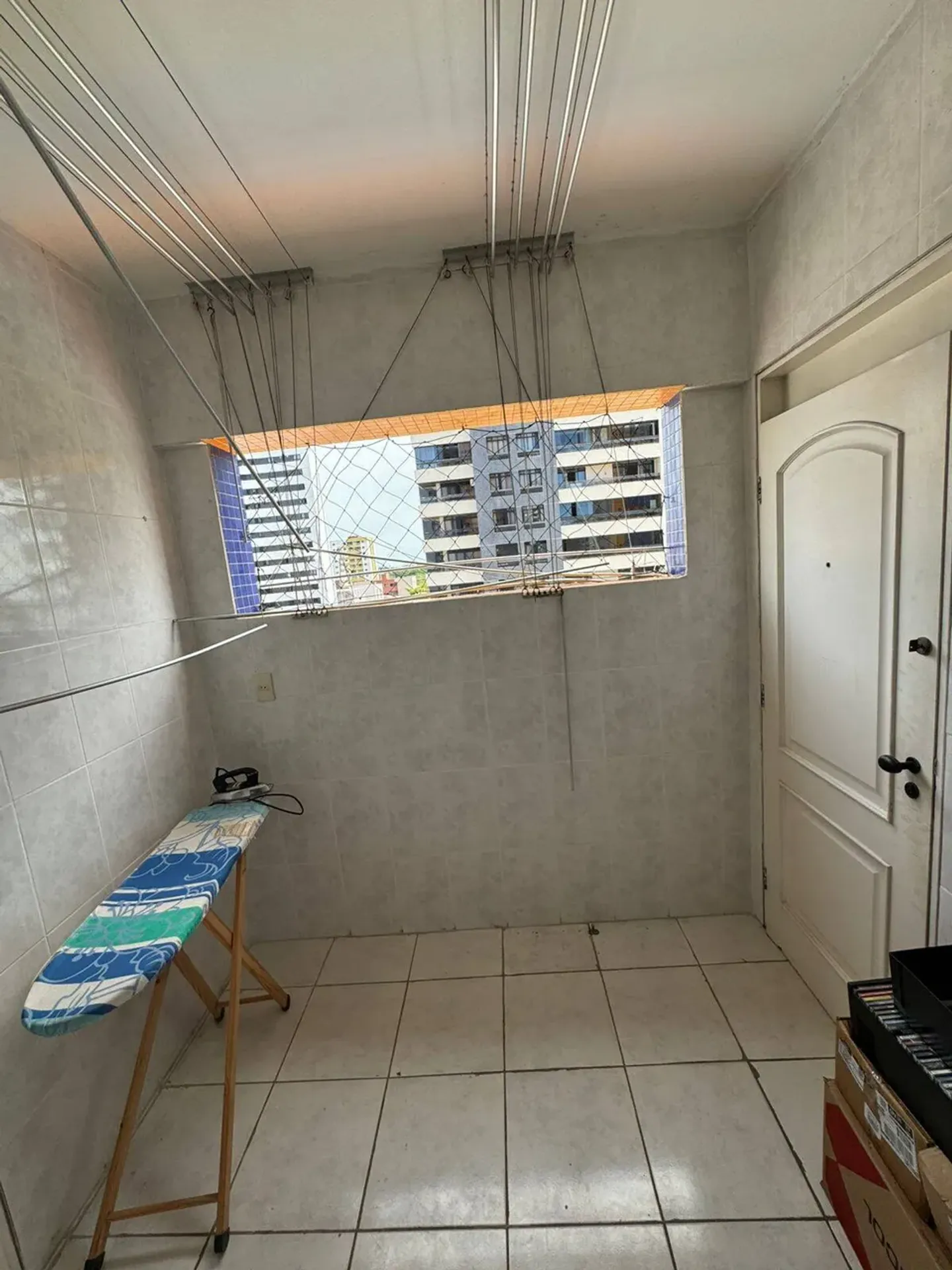 4-bedroom apartment in a building with a pool — photo 19