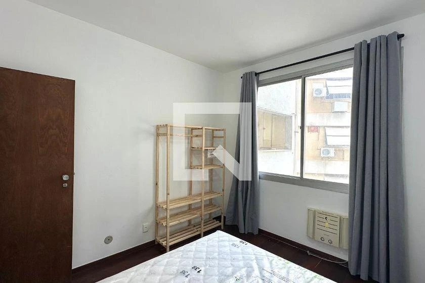 Glass-enclosed balcony in a 4-bedroom apartment, 113 m² — photo 37
