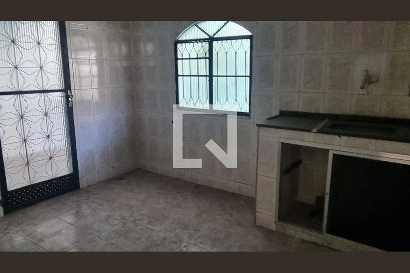 5-bedroom house with a washing machine — photo 9