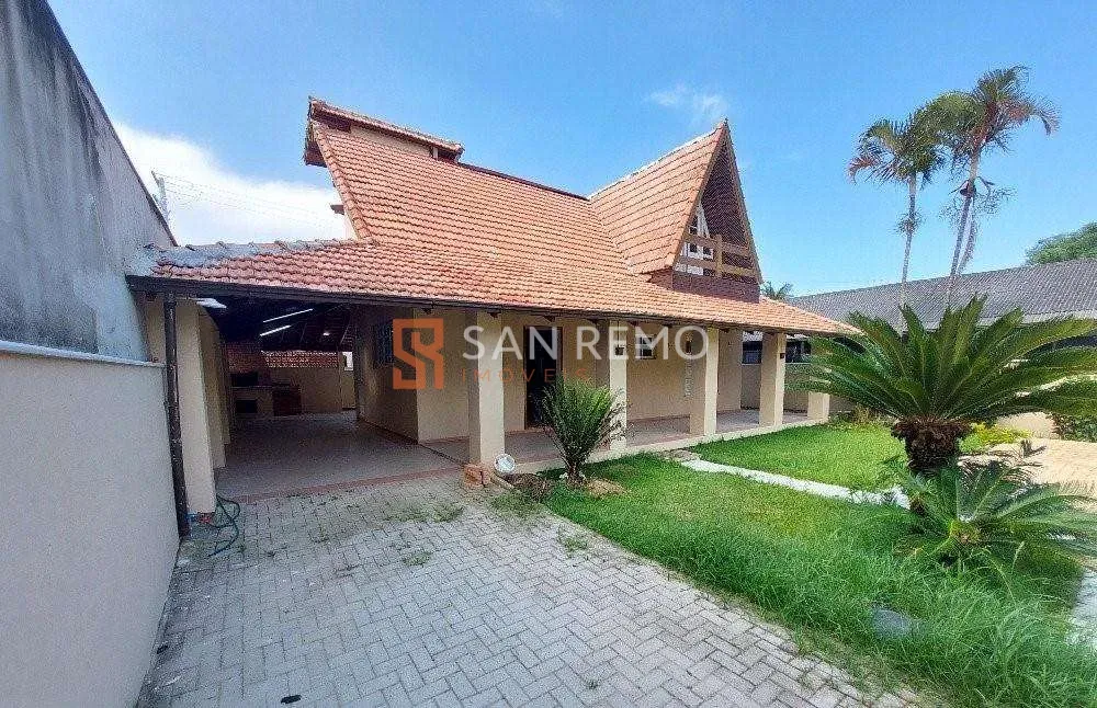 200 m² house with a fireplace and a grill on the balcony — photo 15