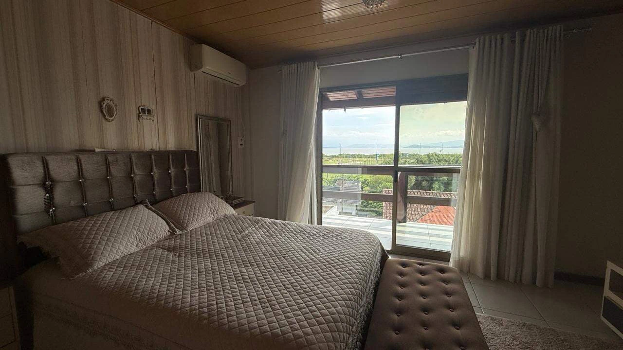 Ventanales de piso a techo y 3 dormitorios: casa de 60 m² — photo 5