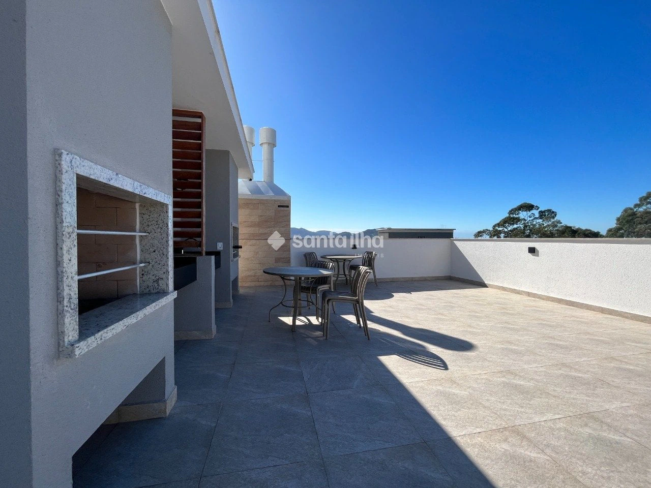 Balcony with a grill in a 2-bedroom apartment, 59 m² — photo 14