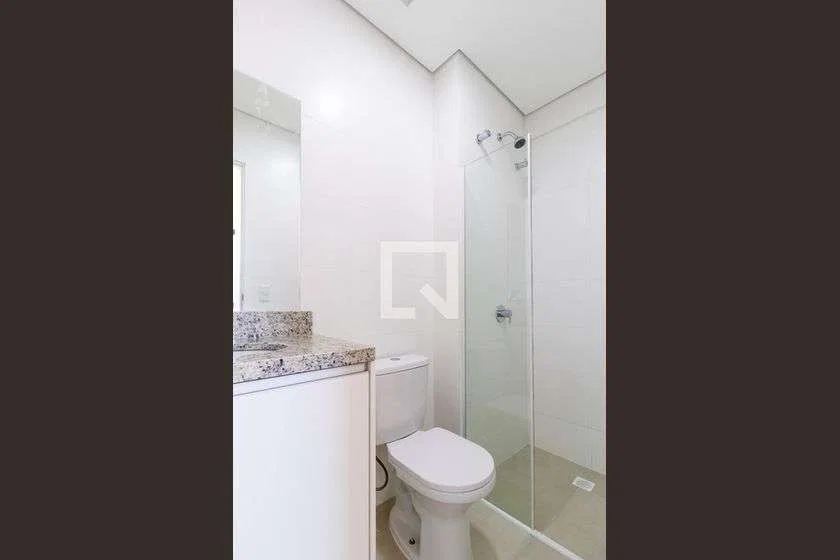 Unfurnished 1-bedroom apartment with a compact kitchen — photo 14